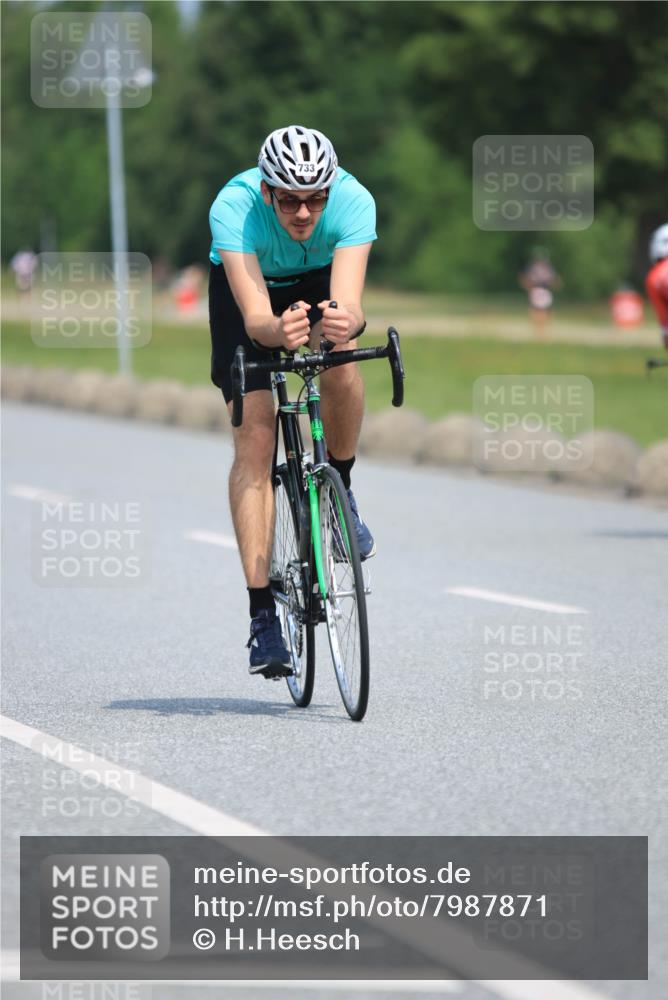 21.06.2025 - 27. Vierlanden-Triathlon H.Heesch http://msf.ph/oto/7987871 15.06.2025 11:39:05 Radfahren 227, 643, 732, 733 meine-sportfotos.de