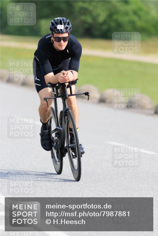 15.06.2025 - 27. Vierlanden-Triathlon H.Heesch http://msf.ph/oto/7987881 15.06.2025 09:18:51 Radfahren 45, 59, 64, 138 meine-sportfotos.de