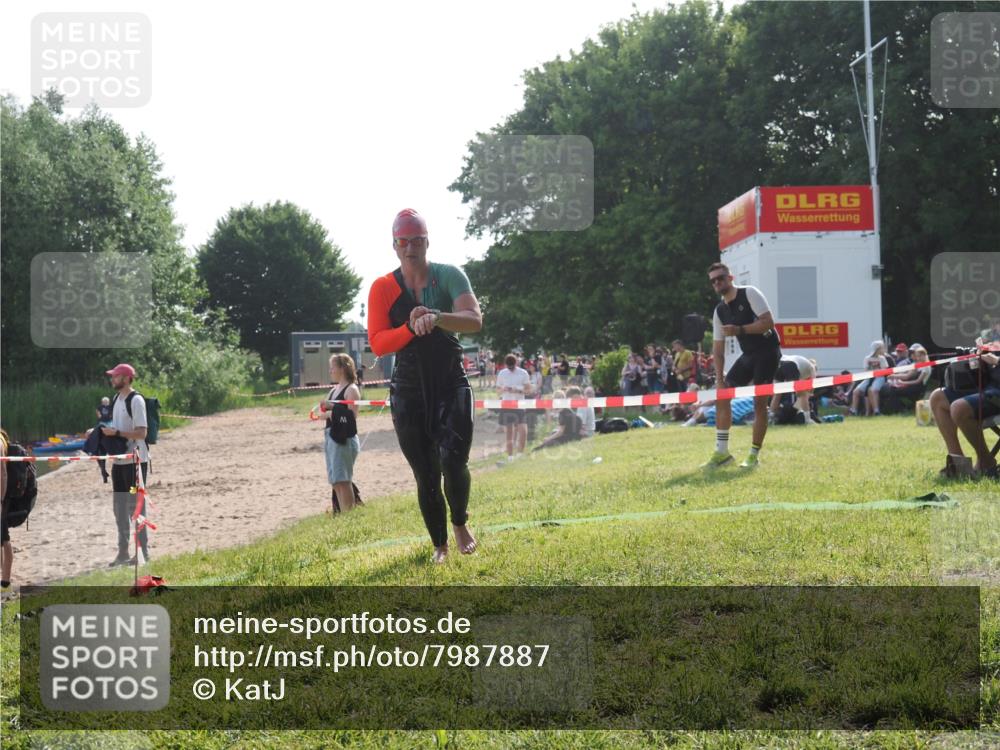 15.06.2025 - 27. Vierlanden-Triathlon KatJ http://msf.ph/oto/7987887 15.06.2025 09:04:45 Schwimmen 247 meine-sportfotos.de