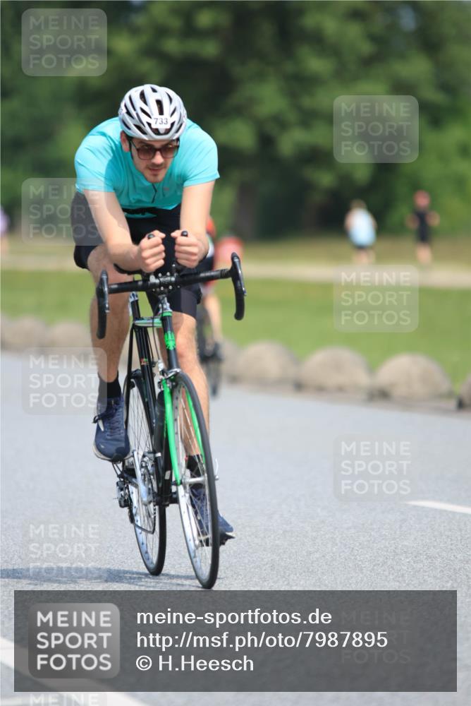 21.06.2025 - 27. Vierlanden-Triathlon H.Heesch http://msf.ph/oto/7987895 15.06.2025 11:39:05 Radfahren 227, 643, 732, 733 meine-sportfotos.de