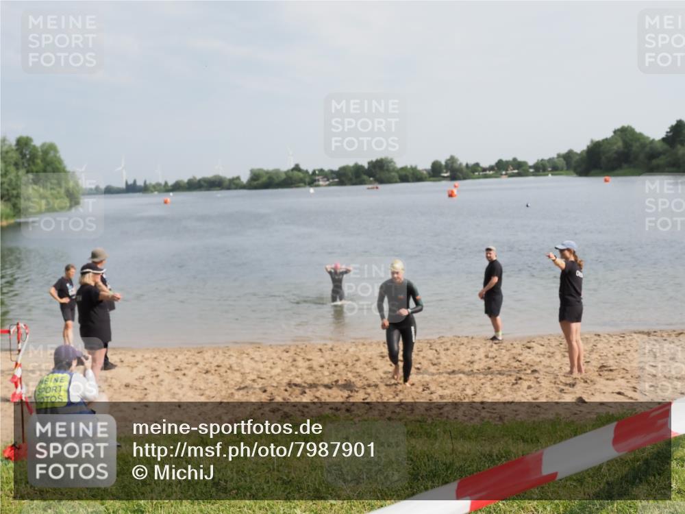 21.06.2025 - 27. Vierlanden-Triathlon MichiJ http://msf.ph/oto/7987901 15.06.2026 09:13:54 Schwimmen 198, 203, 228 meine-sportfotos.de