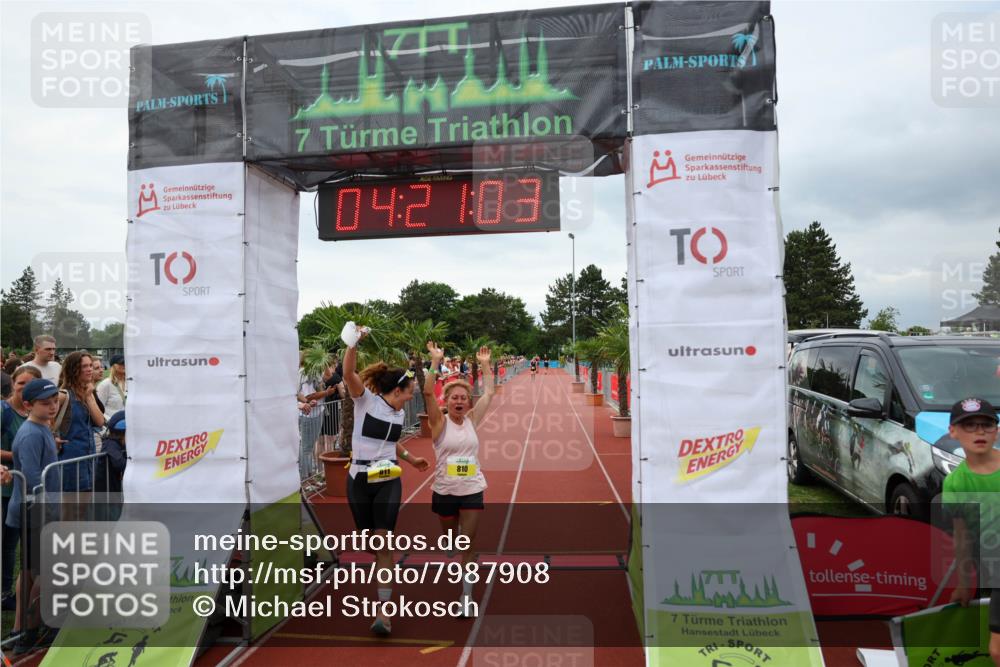 15.06.2025 - 7 Türme Triathlon Michael Strokosch http://msf.ph/oto/7987908 15.06.2025 14:21:03 Ziel 810, 811 meine-sportfotos.de