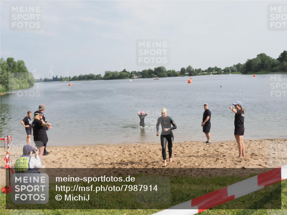 21.06.2025 - 27. Vierlanden-Triathlon MichiJ http://msf.ph/oto/7987914 15.06.2026 09:13:54 Schwimmen 198, 203, 228 meine-sportfotos.de