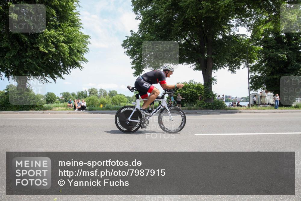 15.06.2025 - 7 Türme Triathlon Yannick Fuchs http://msf.ph/oto/7987915 15.06.2025 12:50:10 Radfahren 301, 371, 679 meine-sportfotos.de
