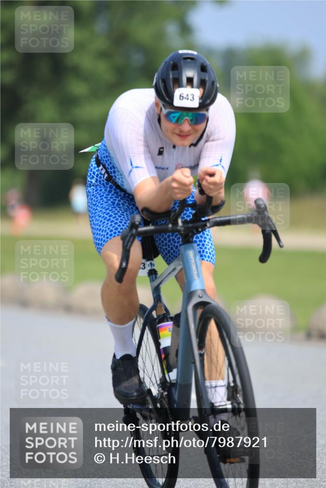 21.06.2025 - 27. Vierlanden-Triathlon H.Heesch http://msf.ph/oto/7987921 15.06.2025 11:39:07 Radfahren 220, 641, 643, 723, 733, 746 meine-sportfotos.de