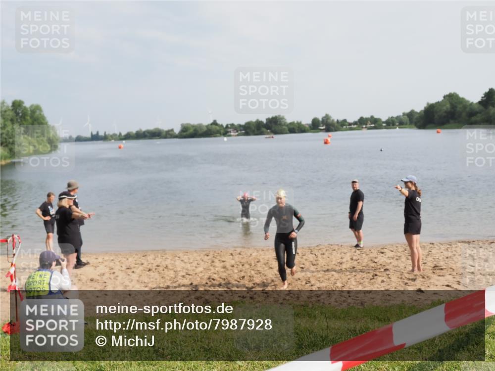 21.06.2025 - 27. Vierlanden-Triathlon MichiJ http://msf.ph/oto/7987928 15.06.2026 09:13:54 Schwimmen 198, 203, 228 meine-sportfotos.de