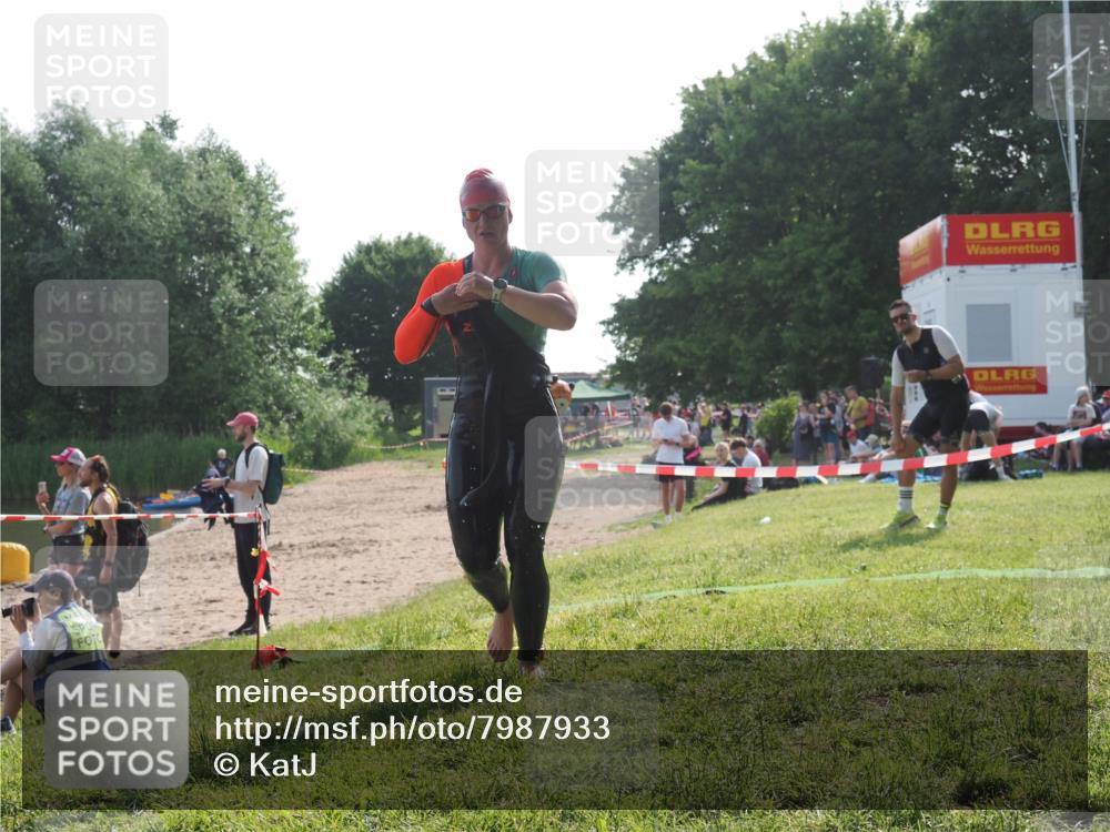 15.06.2025 - 27. Vierlanden-Triathlon KatJ http://msf.ph/oto/7987933 15.06.2025 09:04:46 Schwimmen 247 meine-sportfotos.de