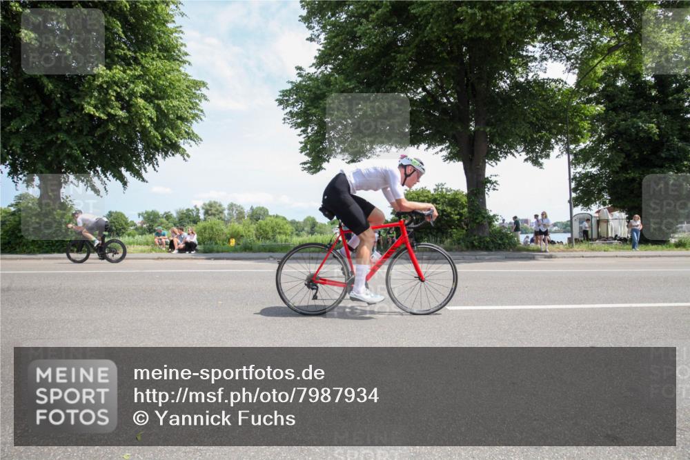 15.06.2025 - 7 Türme Triathlon Yannick Fuchs http://msf.ph/oto/7987934 15.06.2025 12:50:31 Radfahren 537, 541 meine-sportfotos.de