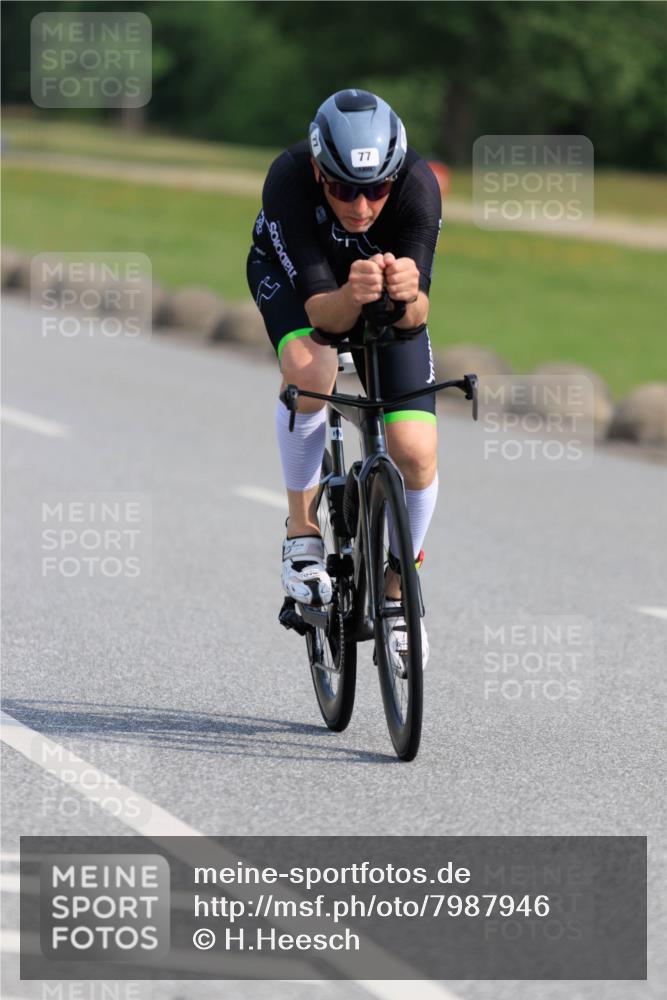 15.06.2025 - 27. Vierlanden-Triathlon H.Heesch http://msf.ph/oto/7987946 15.06.2025 09:19:21 Radfahren 12, 77, 132, 135 meine-sportfotos.de