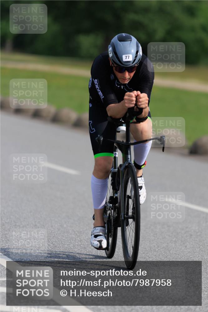 15.06.2025 - 27. Vierlanden-Triathlon H.Heesch http://msf.ph/oto/7987958 15.06.2025 09:19:22 Radfahren 12, 77, 132, 135 meine-sportfotos.de