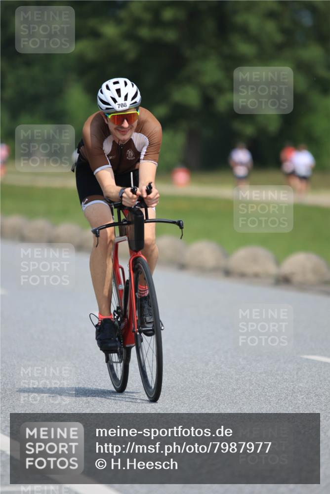 21.06.2025 - 27. Vierlanden-Triathlon H.Heesch http://msf.ph/oto/7987977 15.06.2025 11:39:39 Radfahren 692, 708, 918 meine-sportfotos.de