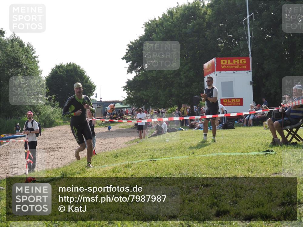 15.06.2025 - 27. Vierlanden-Triathlon KatJ http://msf.ph/oto/7987987 15.06.2025 09:04:58 Schwimmen 238 meine-sportfotos.de