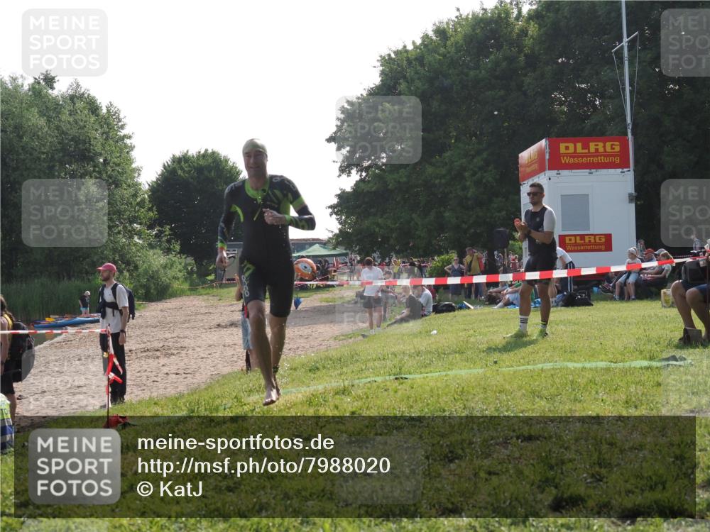 15.06.2025 - 27. Vierlanden-Triathlon KatJ http://msf.ph/oto/7988020 15.06.2025 09:04:59 Schwimmen 238 meine-sportfotos.de
