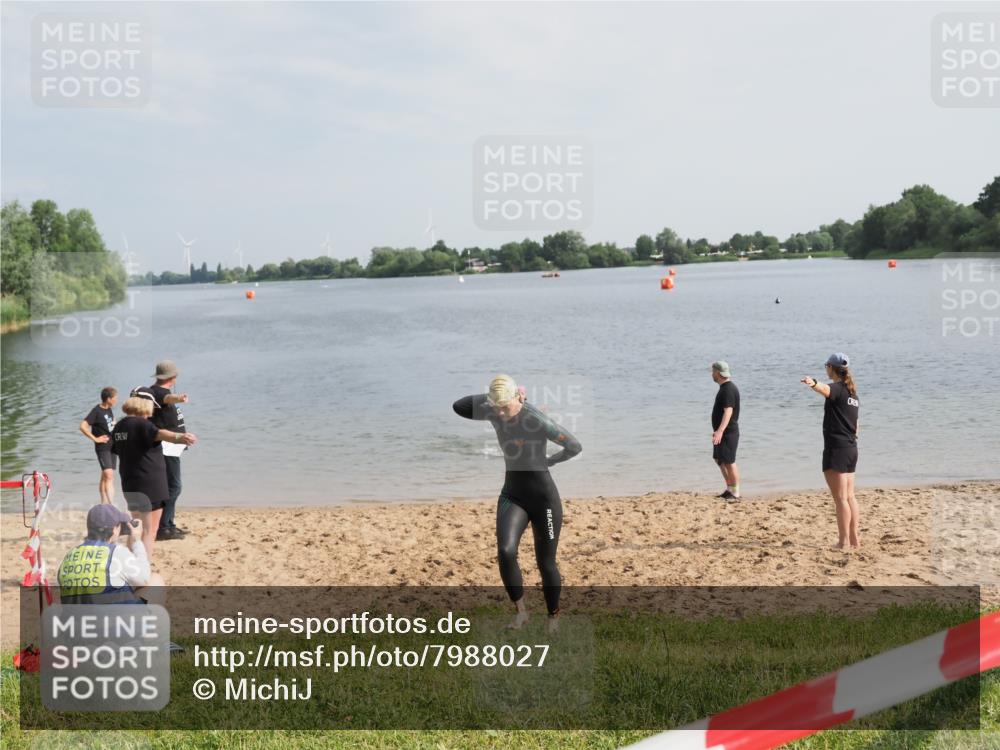 21.06.2025 - 27. Vierlanden-Triathlon MichiJ http://msf.ph/oto/7988027 15.06.2026 09:13:55 Schwimmen 198, 203, 228 meine-sportfotos.de