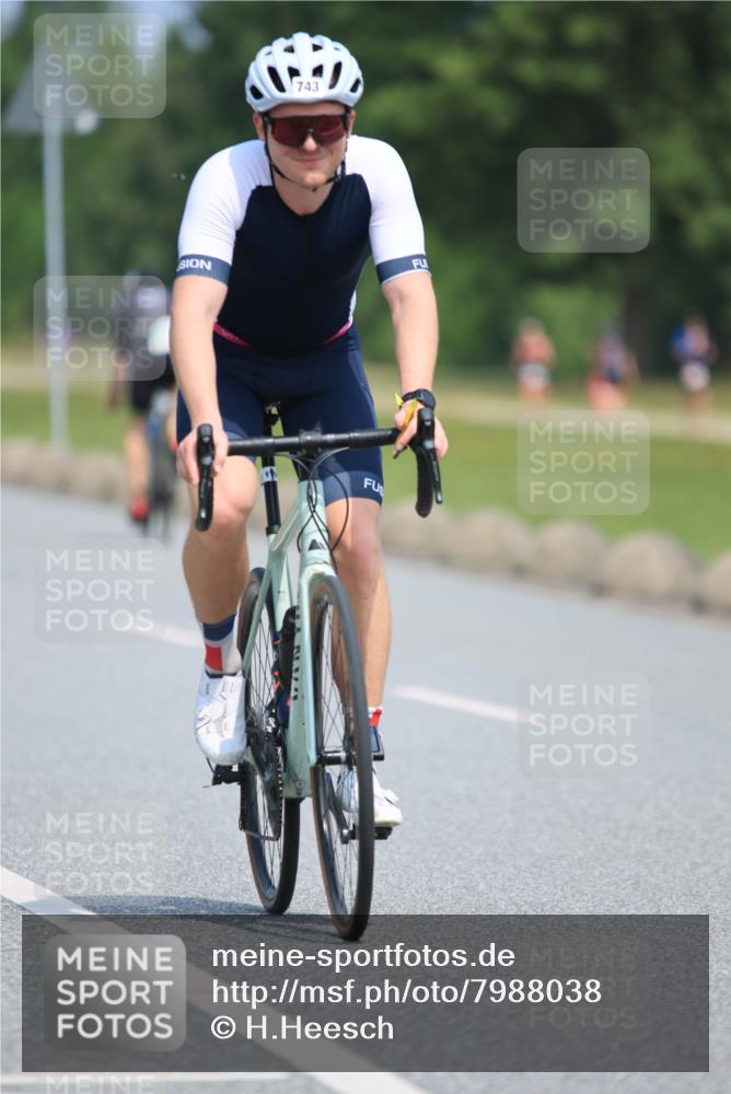 21.06.2025 - 27. Vierlanden-Triathlon H.Heesch http://msf.ph/oto/7988038 15.06.2025 11:40:01 Radfahren 654, 685, 743, 774 meine-sportfotos.de