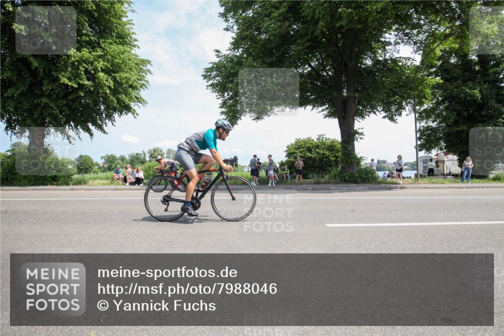 15.06.2025 - 7 Türme Triathlon Yannick Fuchs http://msf.ph/oto/7988046 15.06.2025 12:51:32 Radfahren 387, 575, 591 meine-sportfotos.de