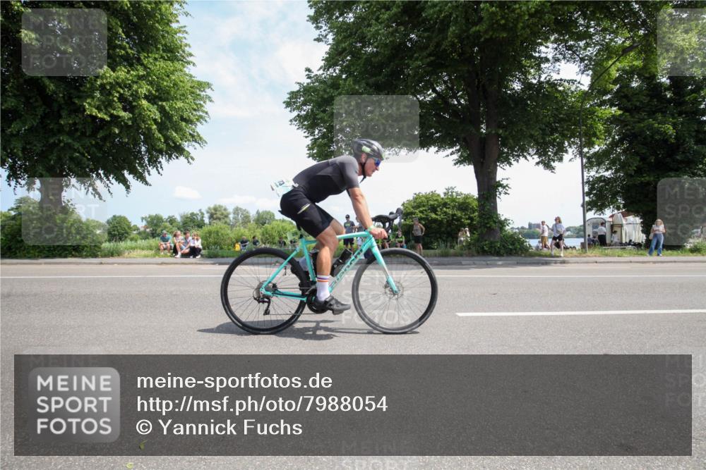 15.06.2025 - 7 Türme Triathlon Yannick Fuchs http://msf.ph/oto/7988054 15.06.2025 12:51:48 Radfahren 373, 541, 669 meine-sportfotos.de