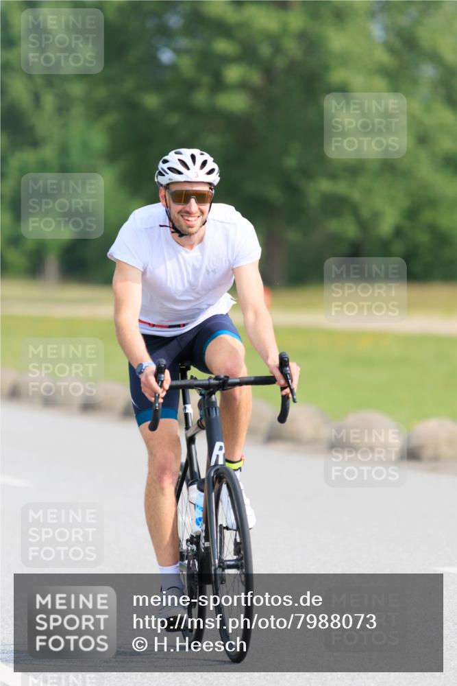 15.06.2025 - 27. Vierlanden-Triathlon H.Heesch http://msf.ph/oto/7988073 15.06.2025 09:20:04 Radfahren 3, 26, 100 meine-sportfotos.de
