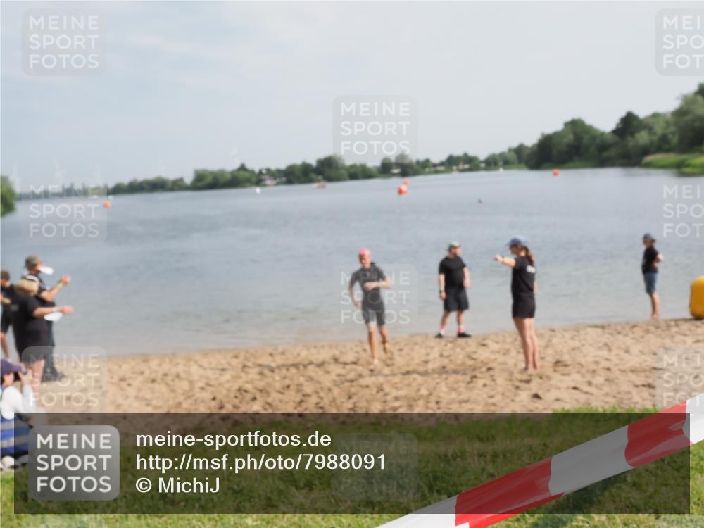 21.06.2025 - 27. Vierlanden-Triathlon MichiJ http://msf.ph/oto/7988091 15.06.2026 09:14:00 Schwimmen 198, 228 meine-sportfotos.de