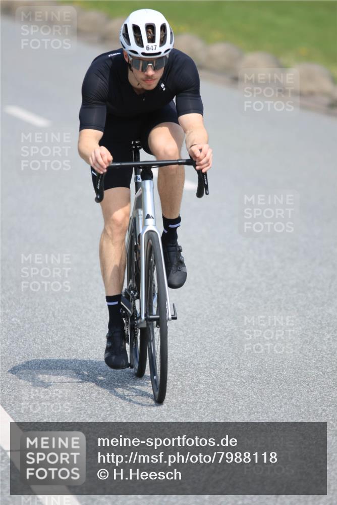 21.06.2025 - 27. Vierlanden-Triathlon H.Heesch http://msf.ph/oto/7988118 15.06.2025 11:40:30 Radfahren 206, 647, 678, 694, 707, 710, 740, 760 meine-sportfotos.de