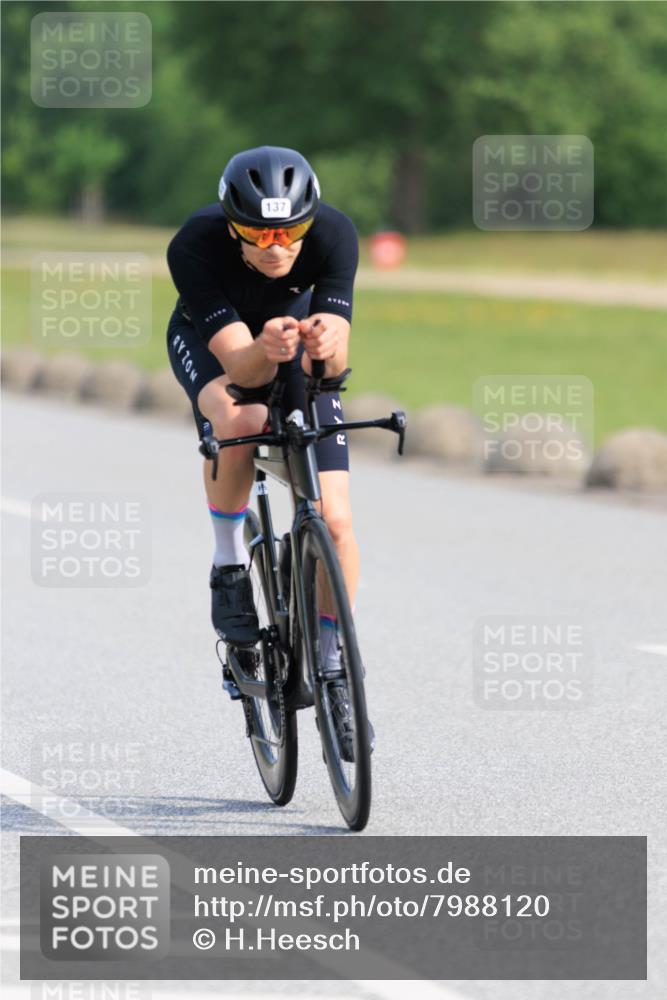 15.06.2025 - 27. Vierlanden-Triathlon H.Heesch http://msf.ph/oto/7988120 15.06.2025 09:20:15 Radfahren 137, 224 meine-sportfotos.de