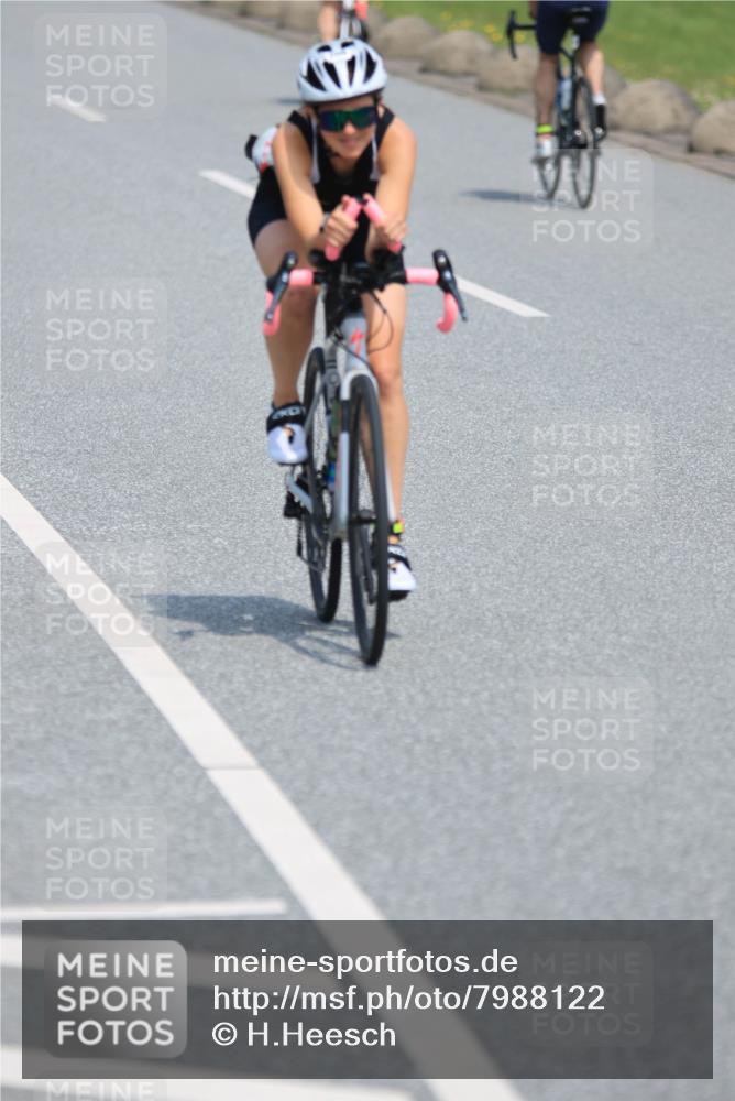 21.06.2025 - 27. Vierlanden-Triathlon H.Heesch http://msf.ph/oto/7988122 15.06.2025 11:40:33 Radfahren 206, 647, 678, 694, 710, 740, 760, 910 meine-sportfotos.de