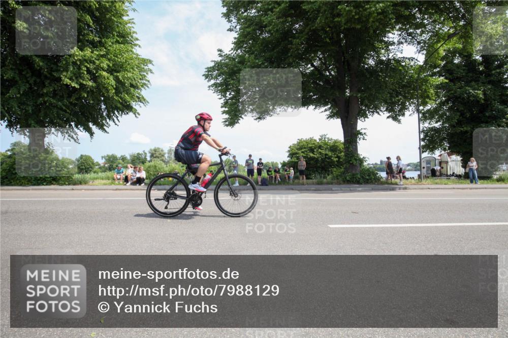 15.06.2025 - 7 Türme Triathlon Yannick Fuchs http://msf.ph/oto/7988129 15.06.2025 12:52:19 Radfahren 400, 451, 500 meine-sportfotos.de