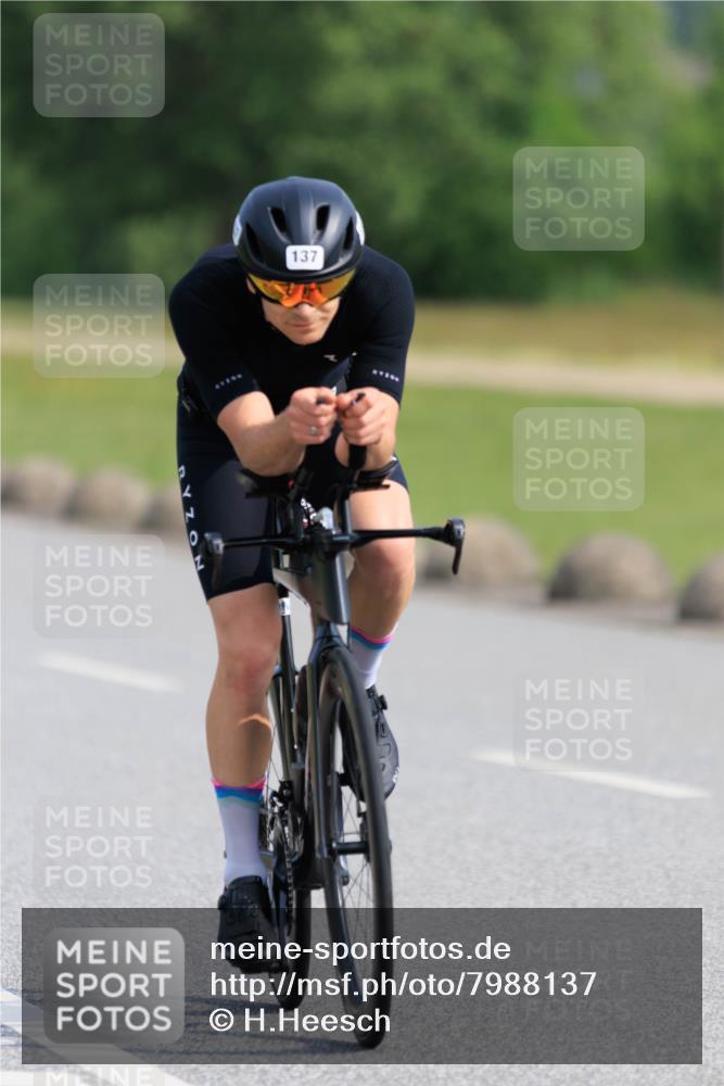 15.06.2025 - 27. Vierlanden-Triathlon H.Heesch http://msf.ph/oto/7988137 15.06.2025 09:20:15 Radfahren 137, 224 meine-sportfotos.de
