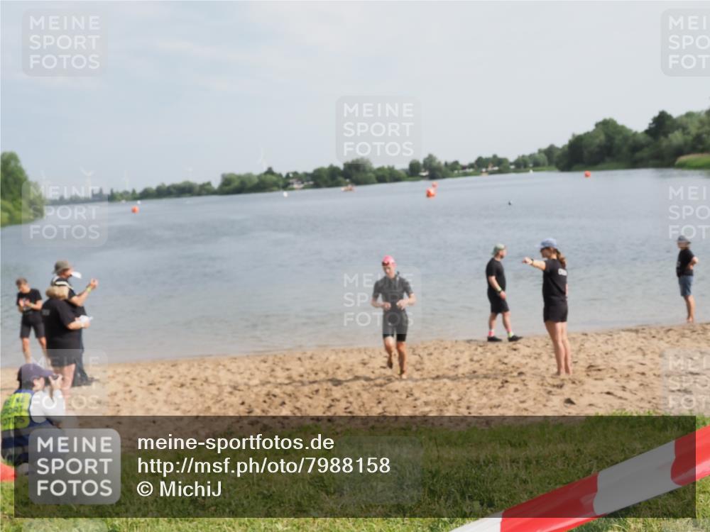 21.06.2025 - 27. Vierlanden-Triathlon MichiJ http://msf.ph/oto/7988158 15.06.2026 09:14:01 Schwimmen 198, 228 meine-sportfotos.de