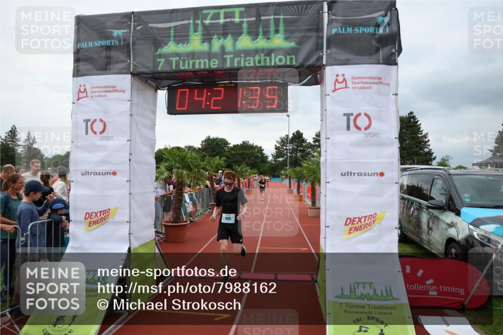 15.06.2025 - 7 Türme Triathlon Michael Strokosch http://msf.ph/oto/7988162 15.06.2025 14:21:34 Ziel 663 meine-sportfotos.de