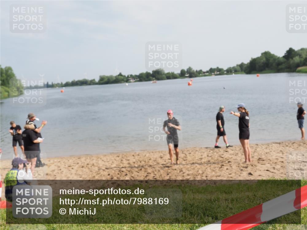 21.06.2025 - 27. Vierlanden-Triathlon MichiJ http://msf.ph/oto/7988169 15.06.2026 09:14:01 Schwimmen 198, 228 meine-sportfotos.de