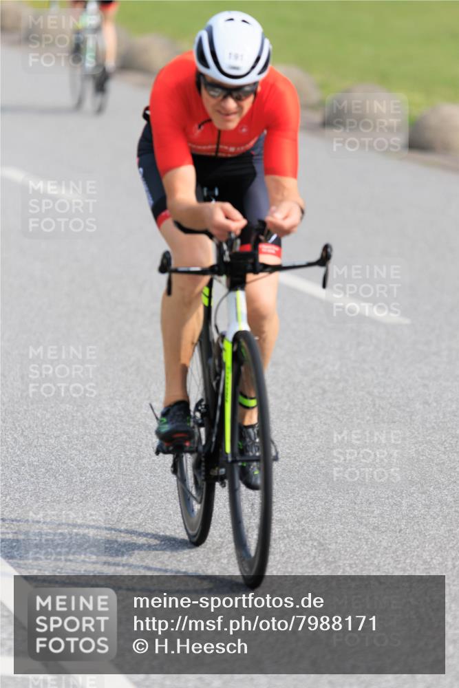 15.06.2025 - 27. Vierlanden-Triathlon H.Heesch http://msf.ph/oto/7988171 15.06.2025 09:20:27 Radfahren 75, 94, 191, 229 meine-sportfotos.de