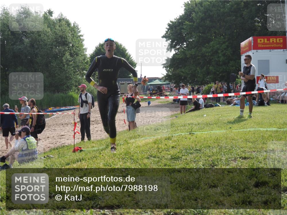 15.06.2025 - 27. Vierlanden-Triathlon KatJ http://msf.ph/oto/7988198 15.06.2025 09:05:09 Schwimmen 205 meine-sportfotos.de
