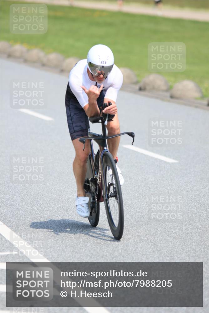 21.06.2025 - 27. Vierlanden-Triathlon H.Heesch http://msf.ph/oto/7988205 15.06.2025 11:41:34 Radfahren 657, 705, 831 meine-sportfotos.de