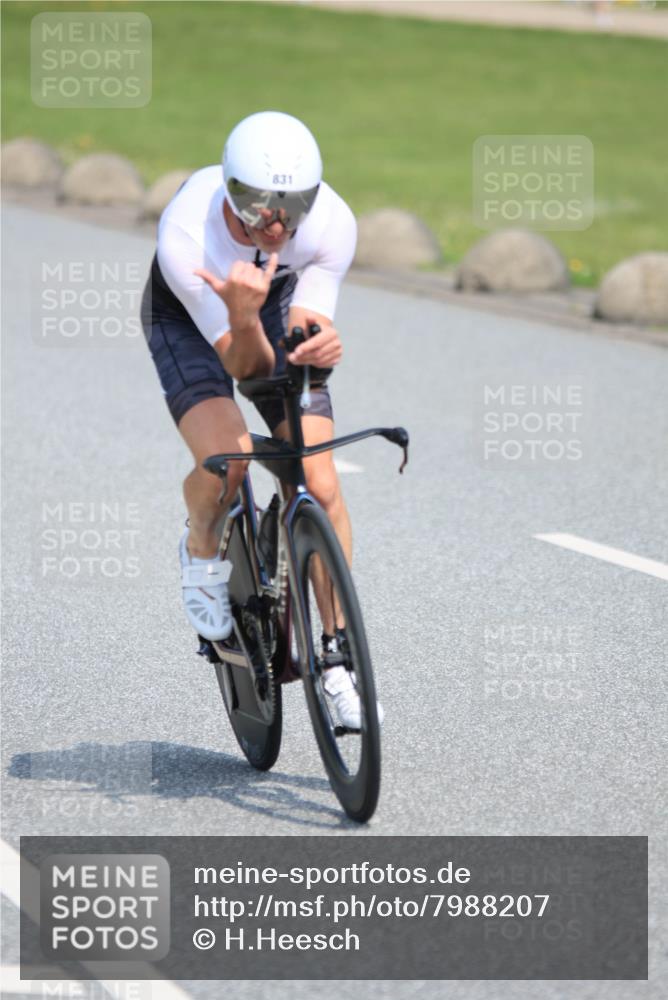 21.06.2025 - 27. Vierlanden-Triathlon H.Heesch http://msf.ph/oto/7988207 15.06.2025 11:41:34 Radfahren 657, 705, 831 meine-sportfotos.de