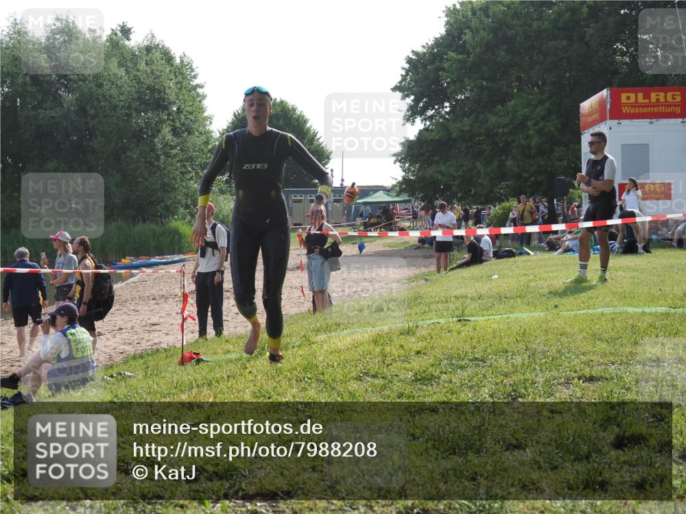 15.06.2025 - 27. Vierlanden-Triathlon KatJ http://msf.ph/oto/7988208 15.06.2025 09:05:09 Schwimmen 205 meine-sportfotos.de
