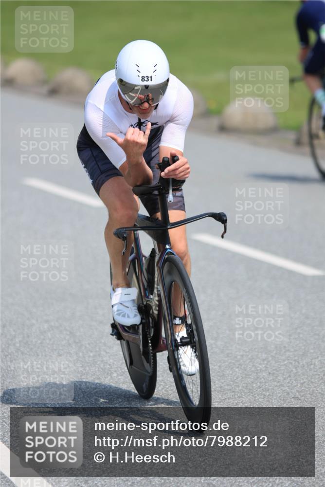 21.06.2025 - 27. Vierlanden-Triathlon H.Heesch http://msf.ph/oto/7988212 15.06.2025 11:41:34 Radfahren 657, 705, 831 meine-sportfotos.de