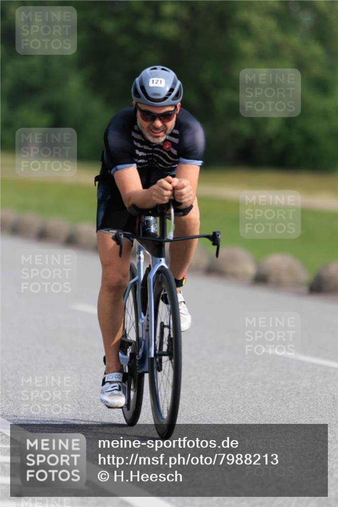 15.06.2025 - 27. Vierlanden-Triathlon H.Heesch http://msf.ph/oto/7988213 15.06.2025 09:20:49 Radfahren 21, 88, 111, 121, 194 meine-sportfotos.de