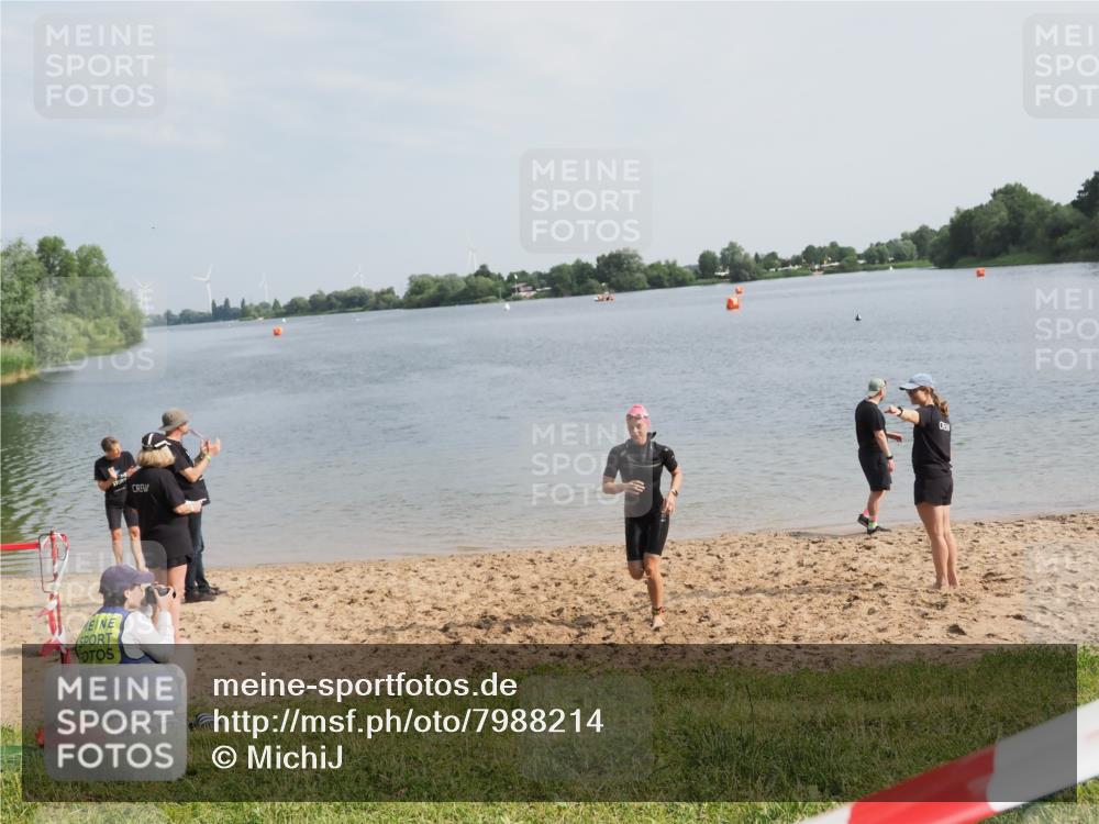 21.06.2025 - 27. Vierlanden-Triathlon MichiJ http://msf.ph/oto/7988214 15.06.2026 09:14:01 Schwimmen 198, 228 meine-sportfotos.de