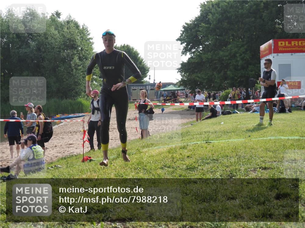 15.06.2025 - 27. Vierlanden-Triathlon KatJ http://msf.ph/oto/7988218 15.06.2025 09:05:09 Schwimmen 205 meine-sportfotos.de