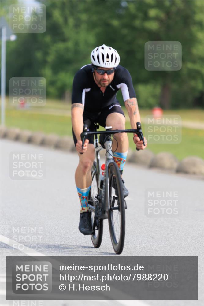 15.06.2025 - 27. Vierlanden-Triathlon H.Heesch http://msf.ph/oto/7988220 15.06.2025 09:20:56 Radfahren 21, 111, 145, 213 meine-sportfotos.de