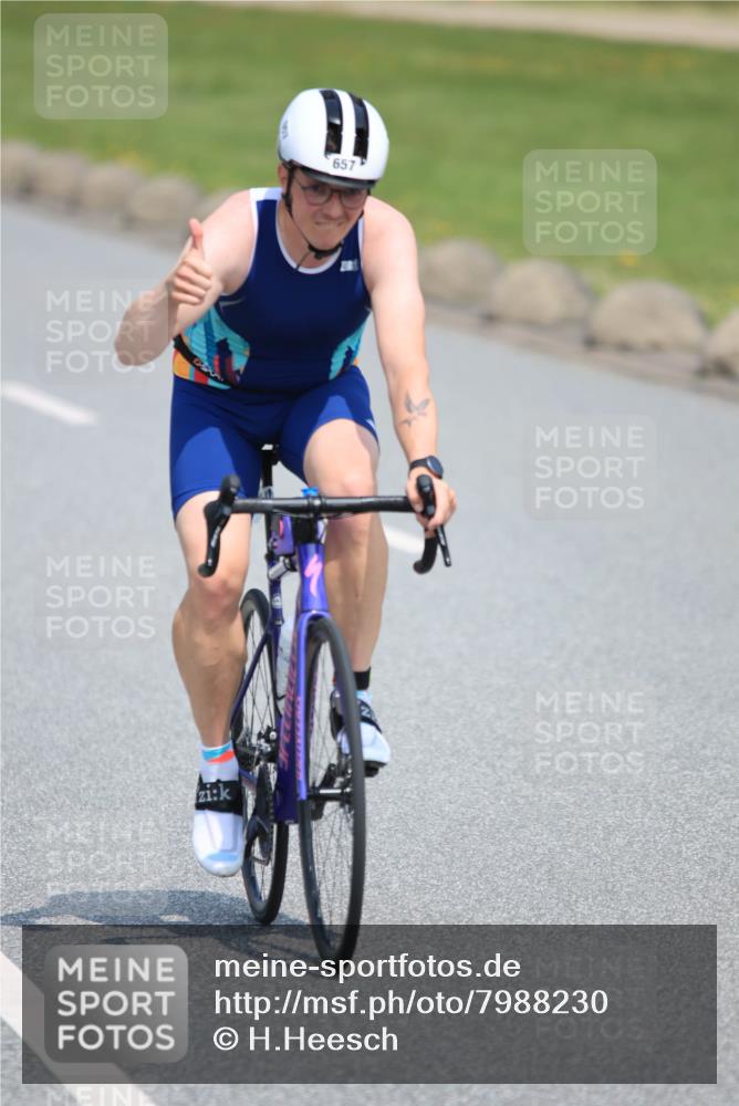 21.06.2025 - 27. Vierlanden-Triathlon H.Heesch http://msf.ph/oto/7988230 15.06.2025 11:41:40 Radfahren 657, 701 meine-sportfotos.de