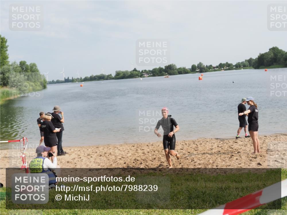 21.06.2025 - 27. Vierlanden-Triathlon MichiJ http://msf.ph/oto/7988239 15.06.2026 09:14:02 Schwimmen 198, 228 meine-sportfotos.de