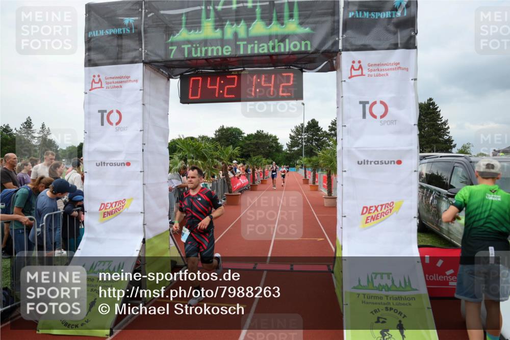 15.06.2025 - 7 Türme Triathlon Michael Strokosch http://msf.ph/oto/7988263 15.06.2025 14:21:42 Ziel 400, 470, 663, 1126 meine-sportfotos.de