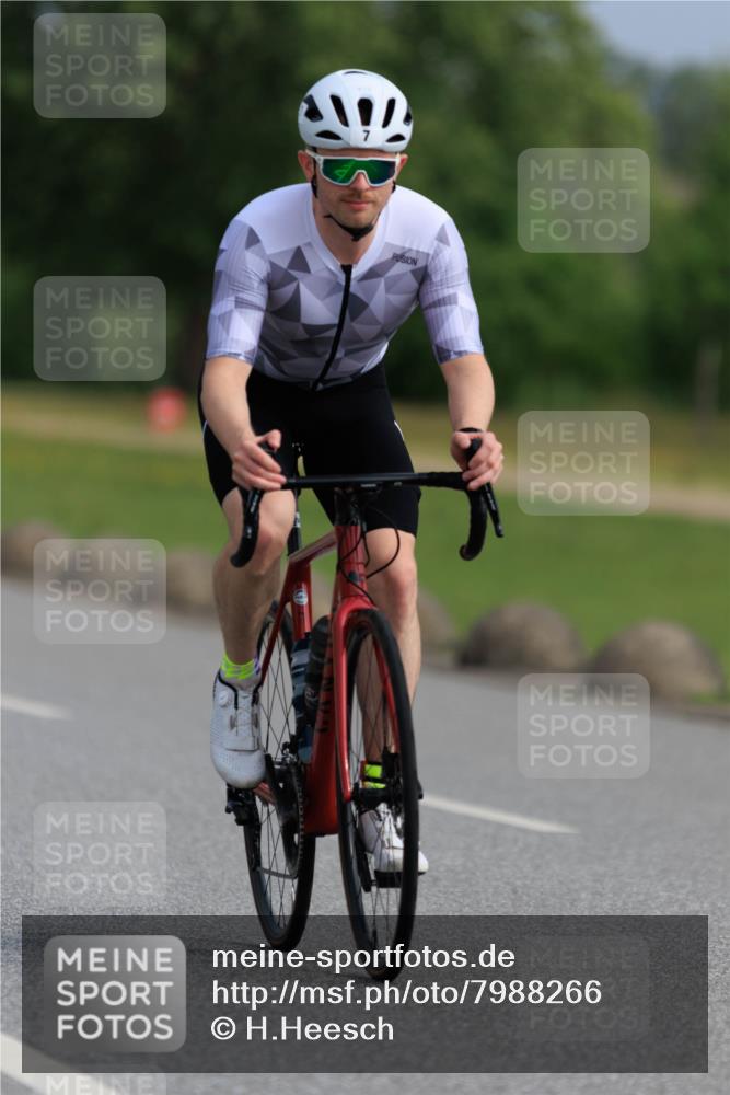 15.06.2025 - 27. Vierlanden-Triathlon H.Heesch http://msf.ph/oto/7988266 15.06.2025 09:21:23 Radfahren 2, 7, 35, 147, 165 meine-sportfotos.de