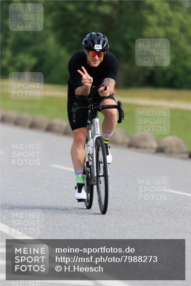 15.06.2025 - 27. Vierlanden-Triathlon H.Heesch http://msf.ph/oto/7988273 15.06.2025 09:21:25 Radfahren 2, 7, 35, 147, 165 meine-sportfotos.de