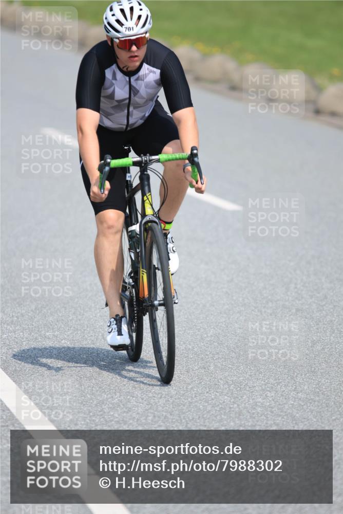 21.06.2025 - 27. Vierlanden-Triathlon H.Heesch http://msf.ph/oto/7988302 15.06.2025 11:41:47 Radfahren 646, 701 meine-sportfotos.de