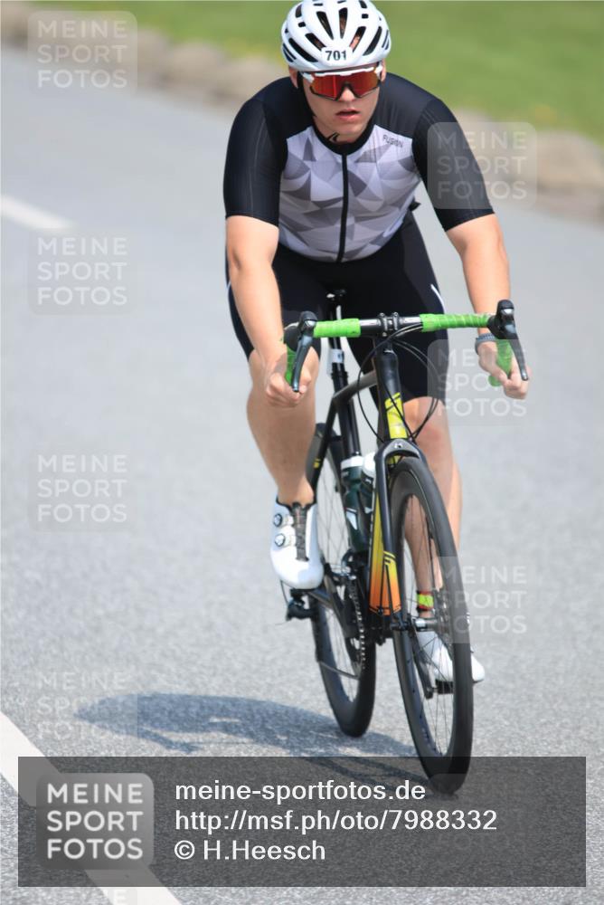 21.06.2025 - 27. Vierlanden-Triathlon H.Heesch http://msf.ph/oto/7988332 15.06.2025 11:41:47 Radfahren 646, 701 meine-sportfotos.de