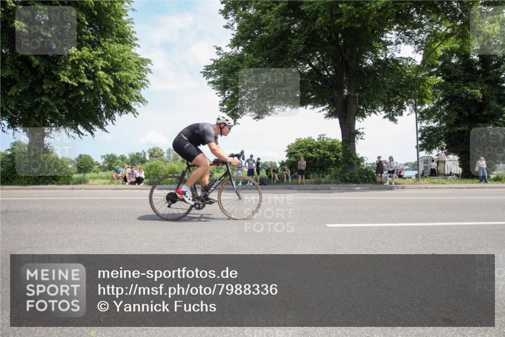 15.06.2025 - 7 Türme Triathlon Yannick Fuchs http://msf.ph/oto/7988336 15.06.2025 12:54:06 Radfahren 332, 562, 613, 649, 1090 meine-sportfotos.de