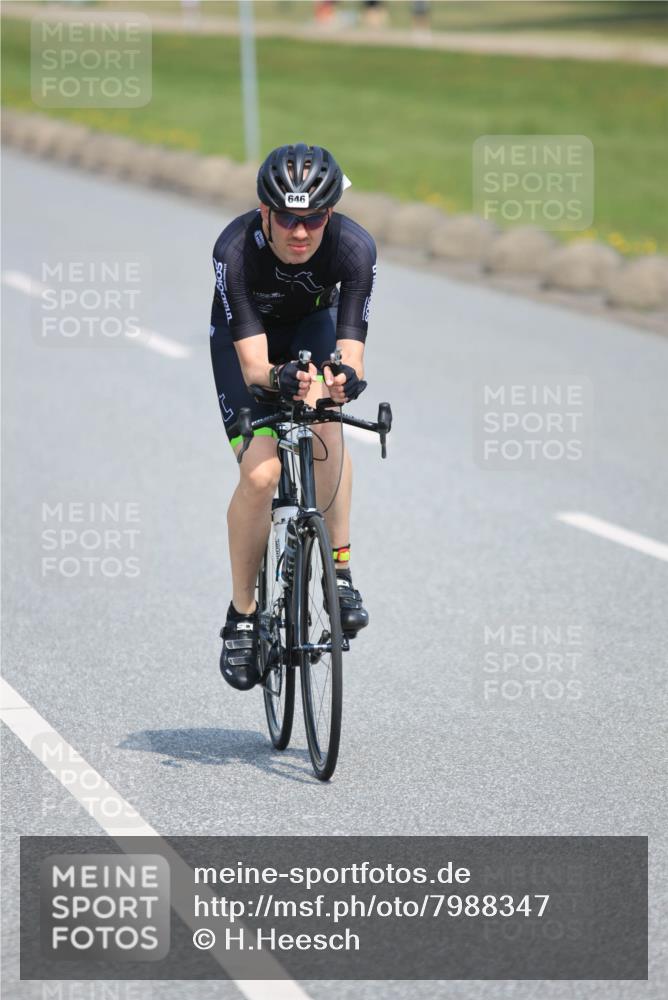 21.06.2025 - 27. Vierlanden-Triathlon H.Heesch http://msf.ph/oto/7988347 15.06.2025 11:41:54 Radfahren 646, 937 meine-sportfotos.de